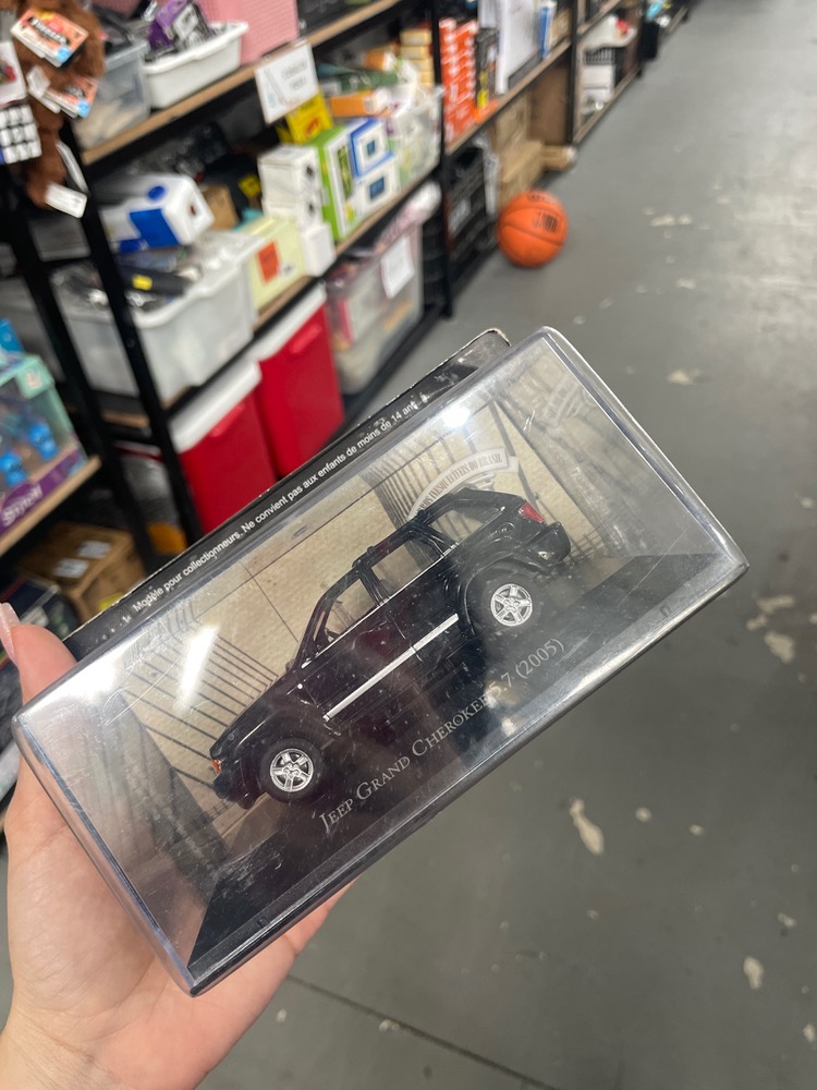 Miniatura jeep grand 5.7 2005 em metal
