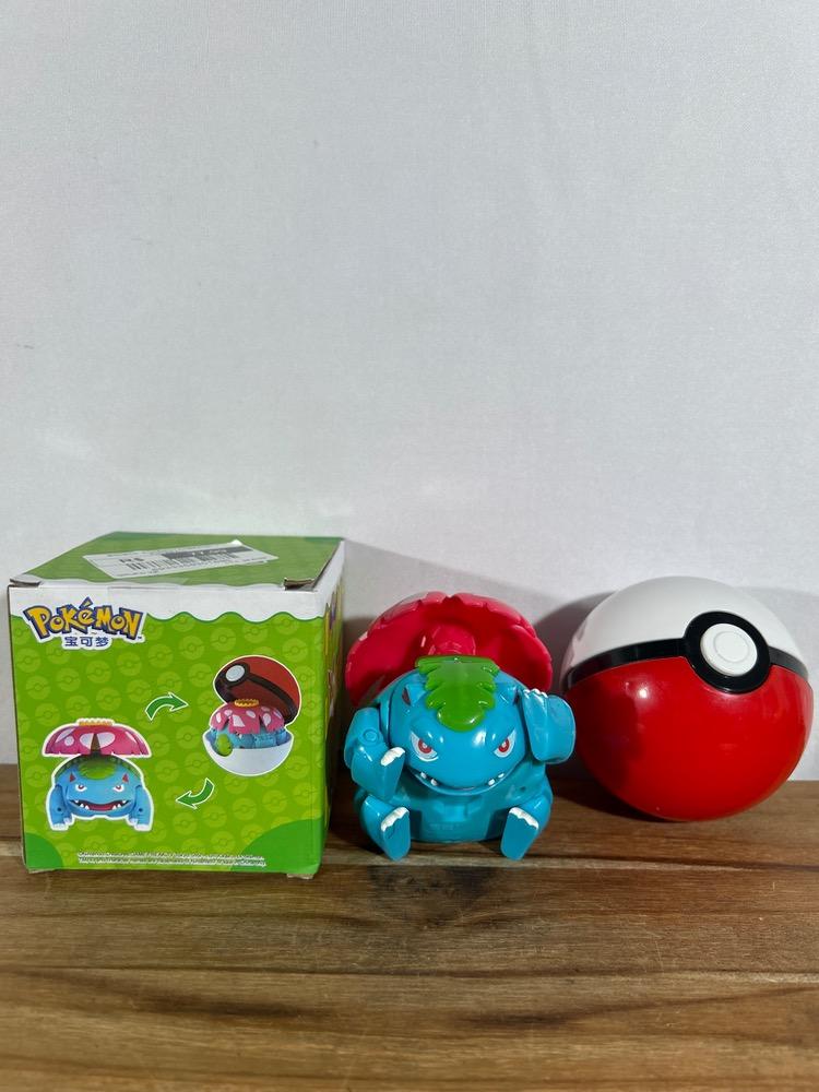 Boneco Pokémon dobrável+ pokeball 1